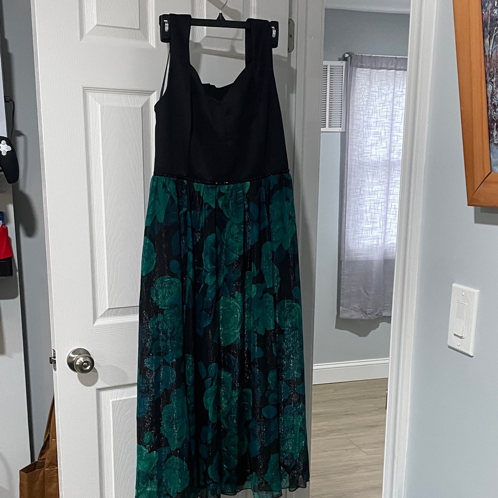 Chic Strapless Black and Teal Floral Dress